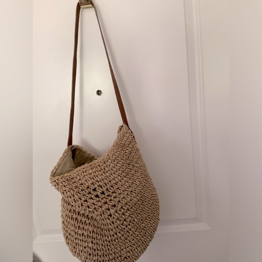 Straw shoulder bag